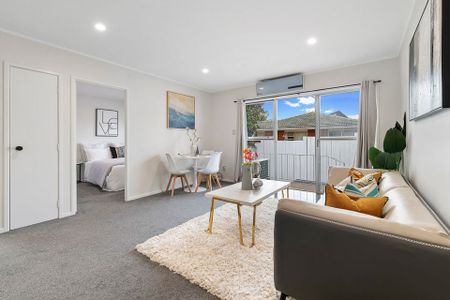 Renovated Brick & Tile 2BR Home in Bucklands Beach - Photo 5