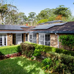 Sun filled family haven in prime Turramurra location - Photo 3