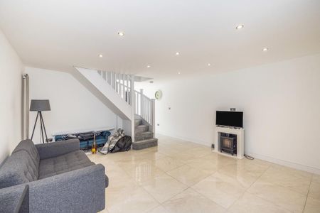 3 bedroom terraced house to rent - Photo 4