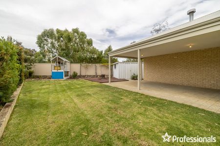 15 Dunn Close, Seville Grove WA 6112 - Photo 5