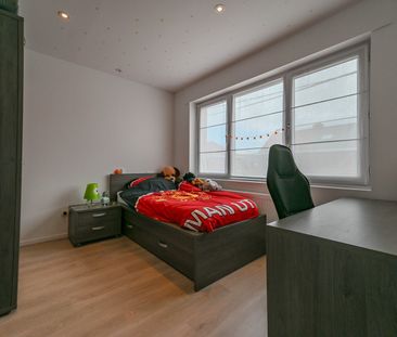 Recent gerenoveerde gezinswoning te Sint-Eloois-Winkel - Photo 4