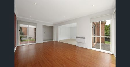 Spacious 3 bedroom Townhouse - Photo 4