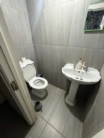 Room in a Shared House, Erskine Road, E17 - Photo 5