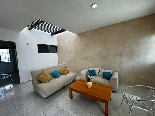 Casa en renta en Las Américas II, de 2 recámaras, amueblada, con doble pasillo. - Photo 1