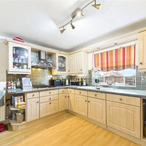 Hitherhooks Hill, Binfield Hitherhooks Hill, Binfield - Photo 3