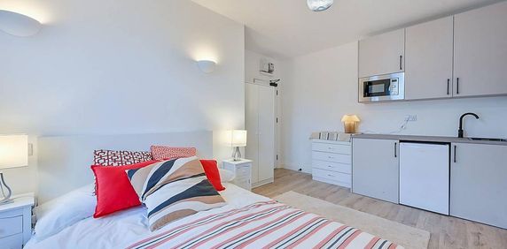 Studio to rent - Photo 2