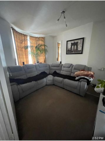 4 Bed Terraced House, Holbrook Road, E15 - Photo 2