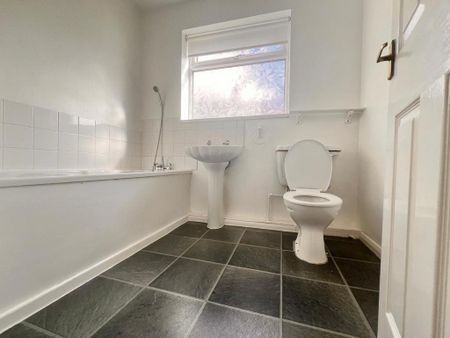2 bedroom terraced house to rent - Photo 5