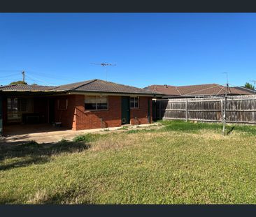 13 Vista Drive, Melton, Vic 3337 - Photo 4