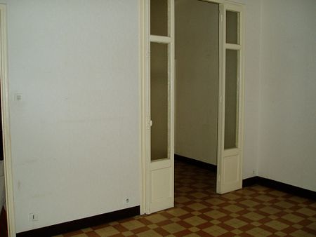 Appartement 2 pièces 45m2 MARSEILLE 4EME 700 euros - Photo 3