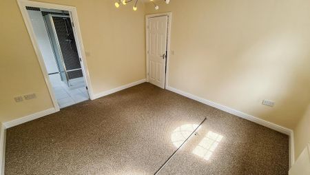 4 bedroom detached house to rent - Photo 4