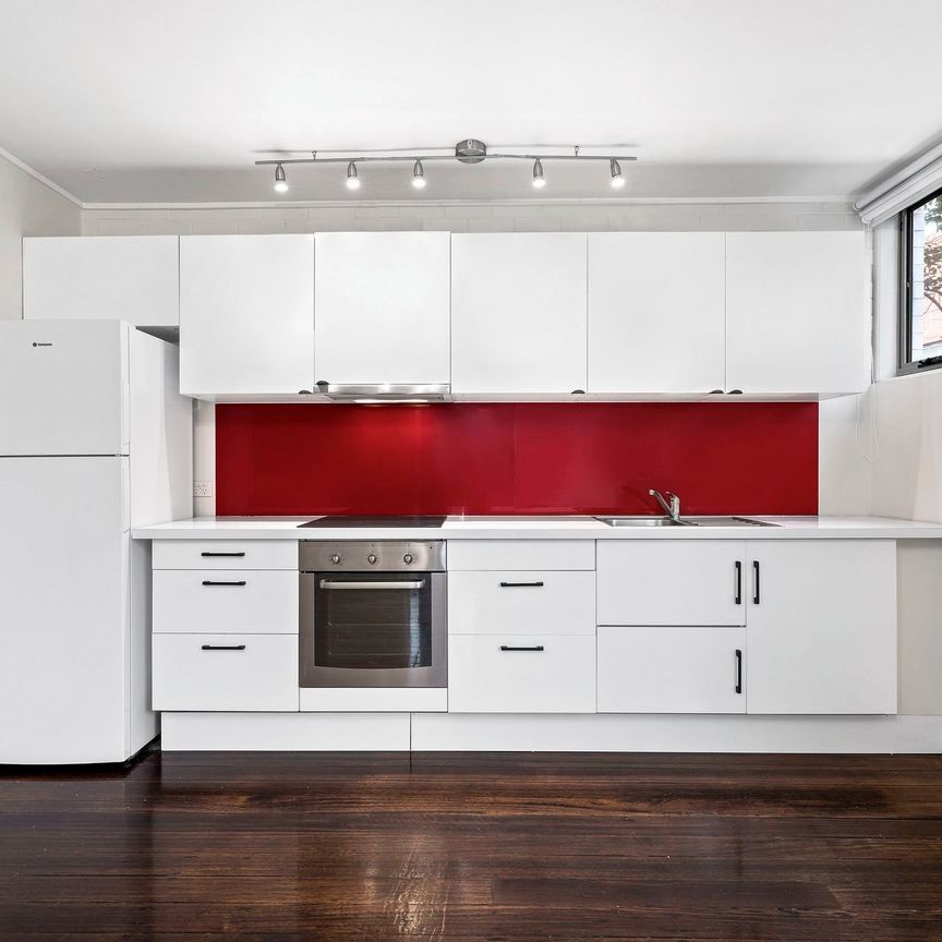 Highly desired ground floor apartment - Photo 1