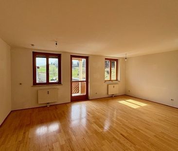 Sehr helle 3 Zimmer-Wohnung mit moderner Küche, Balkon und Carportp... - Photo 1