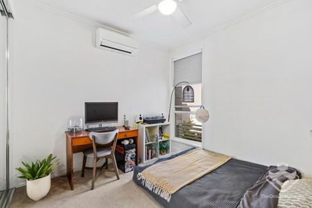 STYLISH TERRACE HOME IN ROBINA CLOSE TO EVERYTHING! - Photo 5