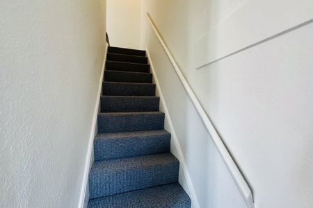 Jubilee Crescent - Photo 2
