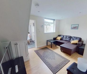 4 bedroom private hall to rent - Photo 1