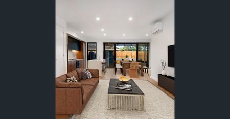 ULTRA MODERN THREE BEDROOM TOWNHOUSE - Photo 2
