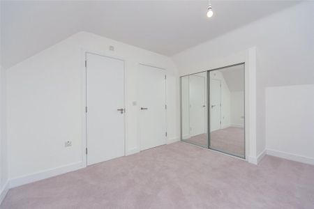 4 bedroom semi-detached house to rent - Photo 3