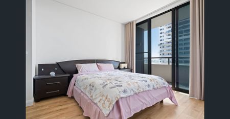 Furnished Residence | Floorboards throughout | Large balcony with water views - Photo 5