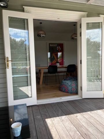 Classic Four Bedroom Villa Recently Renovated - Photo 3