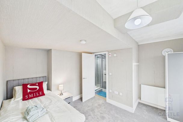 4 bedroom house of multiple occupation to rent - Photo 1