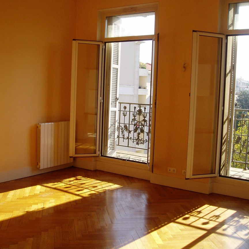 Appartement 3 pièces 78m2 MARSEILLE 8EME 1 086 euros - Photo 1