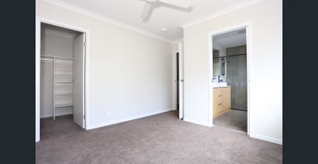 Beautiful townhouse in an excellent location. - Photo 2