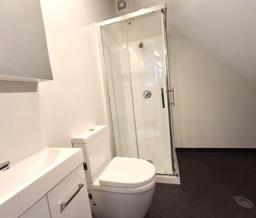 Living in the City - Photo 6