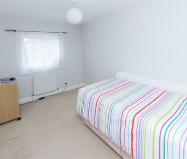 2 bedroom end of terrace house to rent - Photo 2