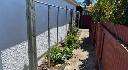 Low maintenance, close to town - Photo 5