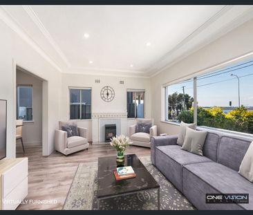 PRIME WATERFRONT POSITION. - Photo 1