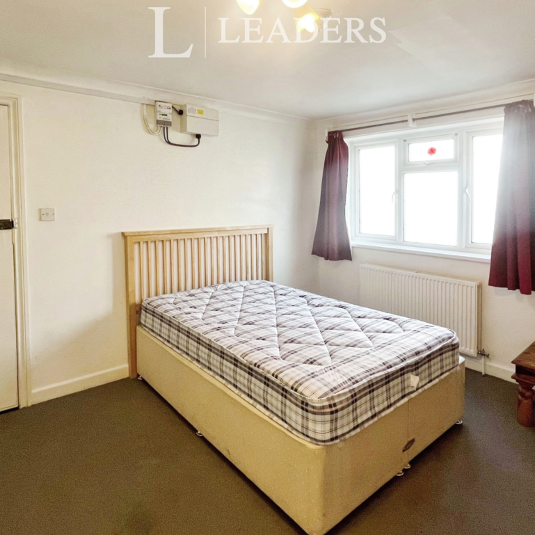 1 bedroom in a house share to rent - Photo 1
