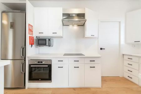 Gran Via de Carles III, Barcelona, Catalonia 08028 - Photo 2