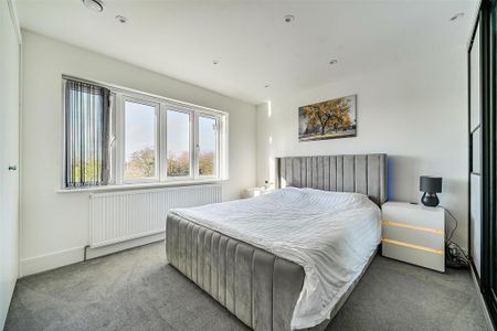 5 bedroom semi-detached house to rent - Photo 4