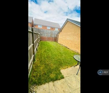 3 bedroom semi-detached house to rent - Photo 1