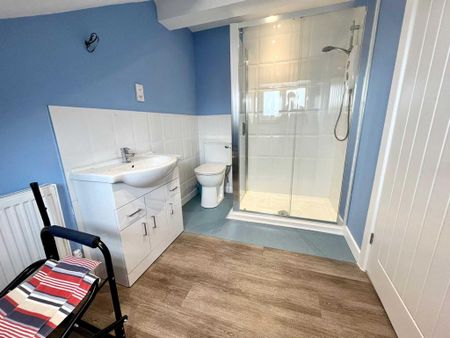 3 bedroom semi-detached house to rent - Photo 2