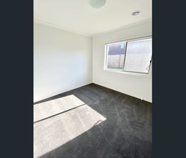 Stunning 4 Bedrooms in Wyndham Vale, Don't Miss Out! - Photo 2