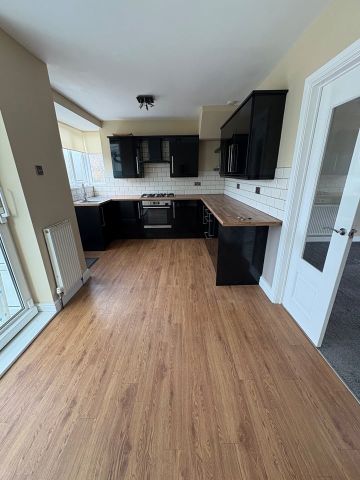 3 Bed Terraced House, Wesley Garth, LS11 - Photo 5