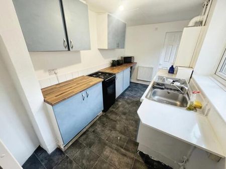 3 bedroom terraced house to rent - Photo 2