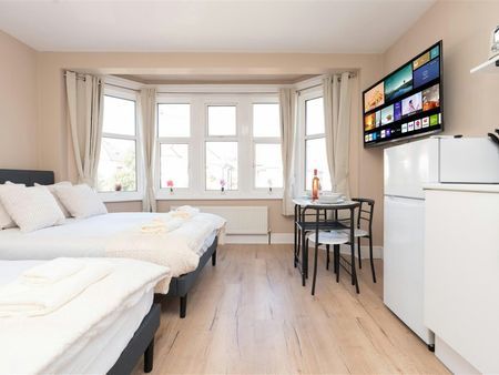 Studio flat to rent on - Photo 3