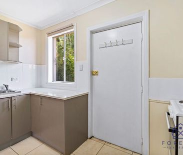 Modern Comfort Meets Convenient Living in the Heart of Daisy Hill! - Photo 5