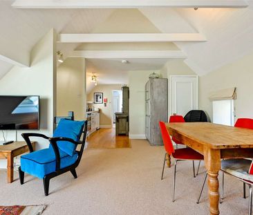 Bright and Spacious one bedroom apartment in Burford. - Photo 1