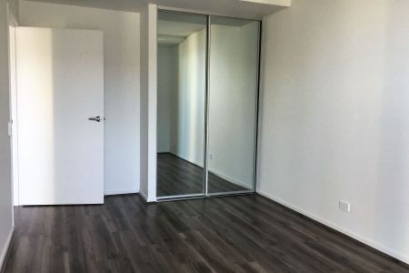 Prime Location - Photo 2