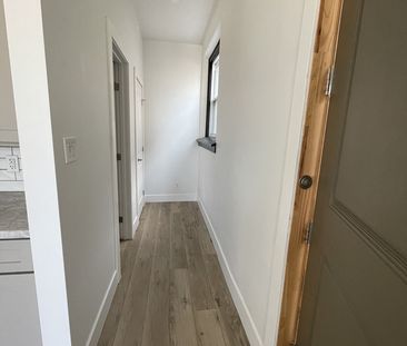 PRIME BACHELOR DOWNTOWN CHATHAM! INCLUSIVE! - Photo 6