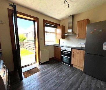 3 bedroom semi-detached house to rent - Photo 4