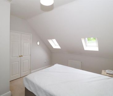 4 bedroom mews to rent - Photo 4