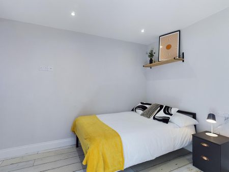 1 bedroom in a house share to rent - Photo 2