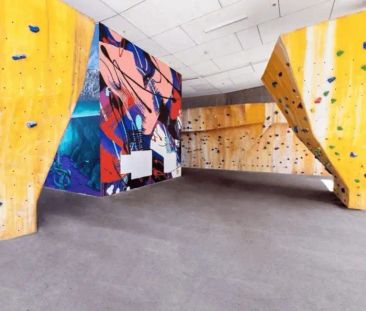 “Stylish Inner-City Apartment with Resort-Style Facilities” - Photo 6