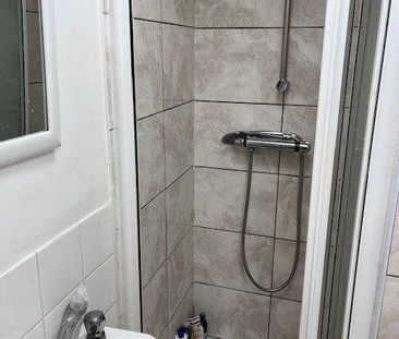House share to rent - Photo 4