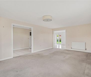 4 bedroom detached house to rent - Photo 2